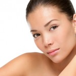 Hautpflege und Reinigung ohne aggressive Substanzen helfen bei unreiner Haut