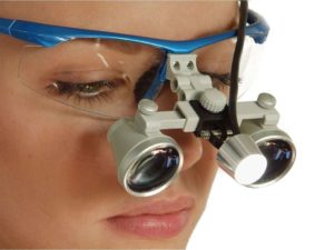 Stirnleuchte der Firma LEDdental