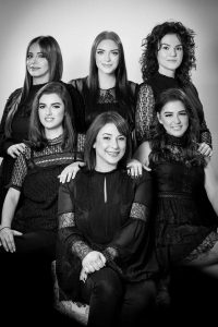 sechs junge Frauen bilden das Team