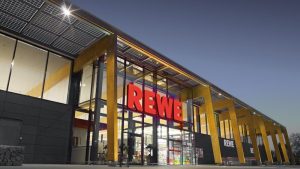 Neubau mit REWE Leuchtschrift