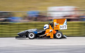 Rennwagen während der Fahrt